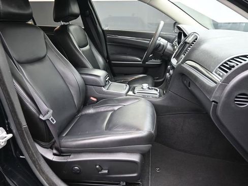 Used 2022 Chrysler 300 Touring L image 30