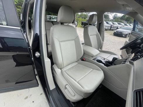 Used 2019 Volkswagen Atlas SE FWD image 45