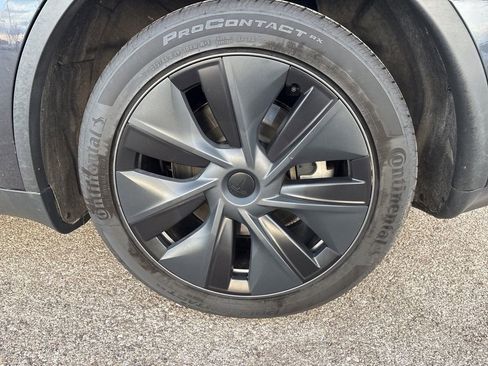 Used 2024 Tesla Model Y Long Range image 5