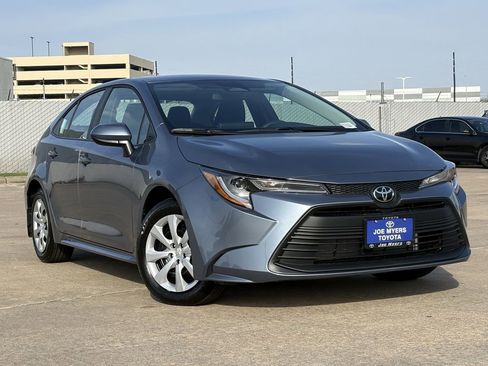 Used 2026 Toyota Corolla LE image 2