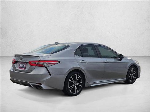 Used 2019 Toyota Camry SE image 5