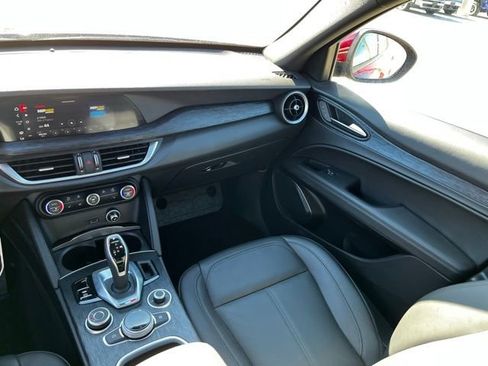 Used 2023 Alfa Romeo Stelvio Sprint image 15