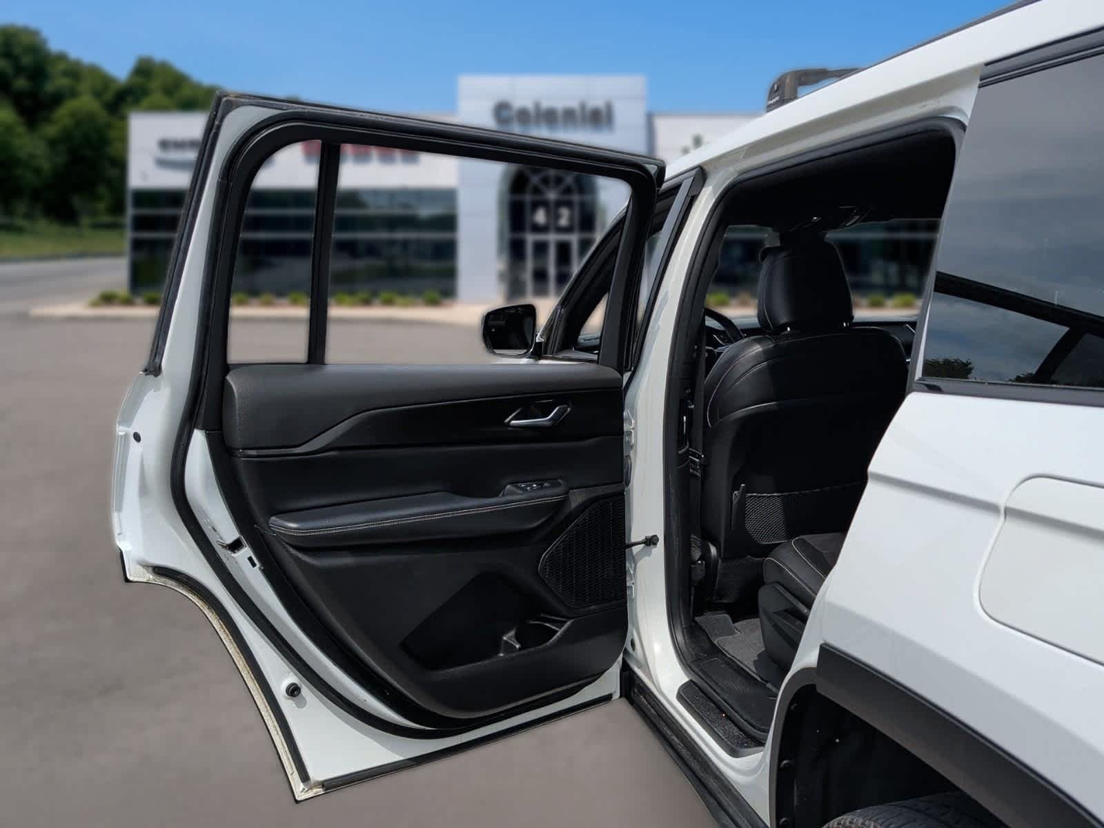 Used 2023 Jeep Grand Cherokee L Laredo AWD/4WD image 29