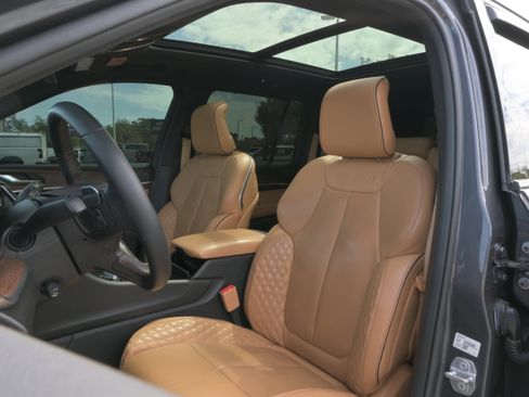 Used 2023 Jeep Grand Cherokee Summit w/ Adv Protech Group IV image 9