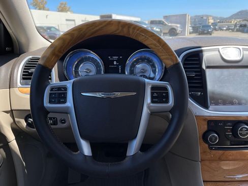 Used 2014 Chrysler 300 C AWD/4WD image 10