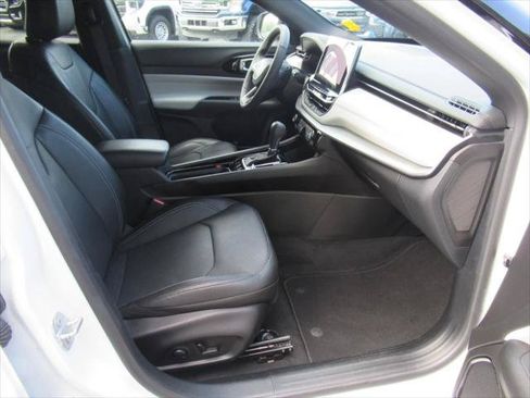 Certified 2025 Jeep Compass Limited w/ Elite Group AWD/4WD image 10