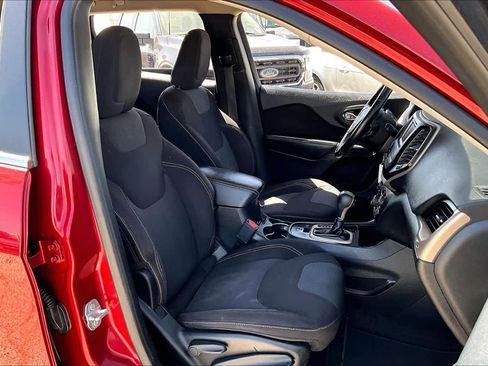 Used 2016 Jeep Cherokee Latitude w/ Comfort & Sound Group image 9