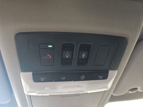 Used 2025 Nissan Rogue SL w/ SL Premium Package AWD/4WD image 17
