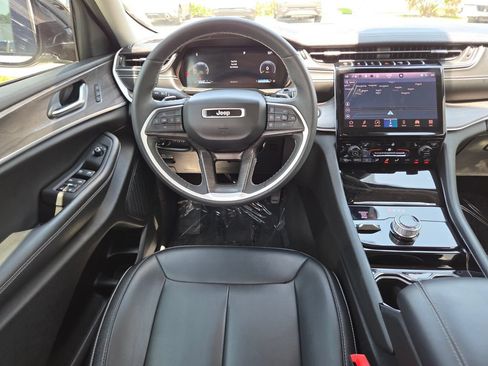 Used 2023 Jeep Grand Cherokee L Limited AWD/4WD image 27