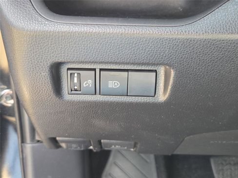 Used 2019 Toyota RAV4 LE image 23