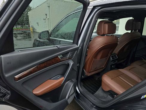 Used 2018 Audi Q5 2.0T Premium Plus w/ Premium Plus Package image 15