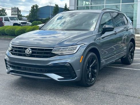 Certified 2023 Volkswagen Tiguan SE R-Line FWD image 3