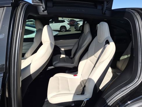 Used 2024 Tesla Model X Plaid image 3