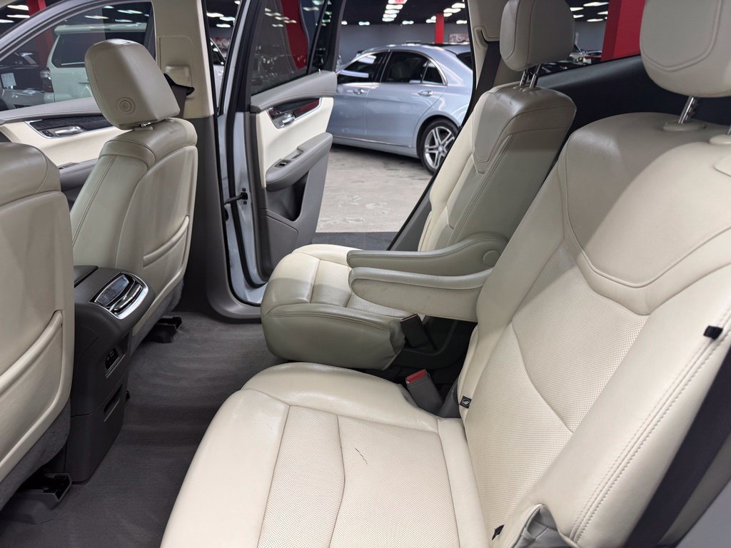 Used 2020 Cadillac XT6 Premium Luxury FWD image 38