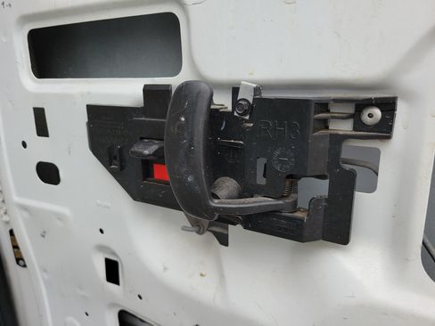 Used 2018 Chevrolet Express 2500 Extended RWD image 11