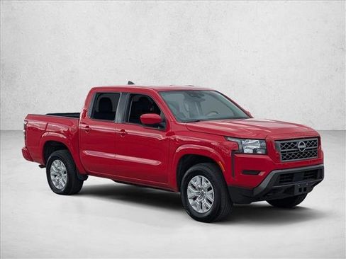 Used 2023 Nissan Frontier SV image 3