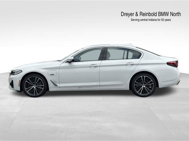 Used 2023 BMW 530e w/ Premium Package RWD image 2
