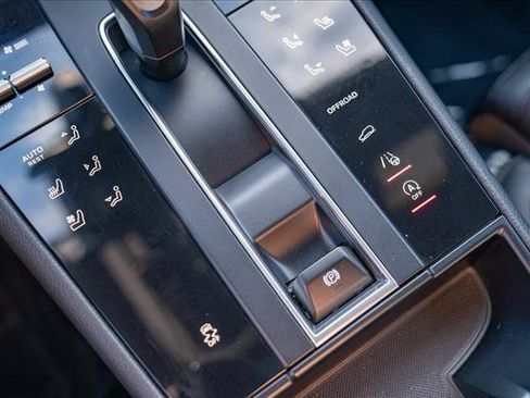 Certified 2023 Porsche Macan Turbo AWD/4WD image 19