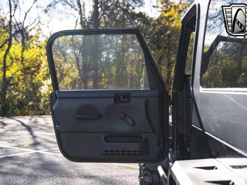 Used 2004 Jeep Wrangler 4WD image 21