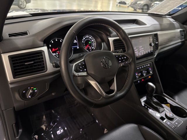 Certified 2021 Volkswagen Atlas Cross Sport SE w/ Panoramic Sunroof Package AWD/4WD image 15