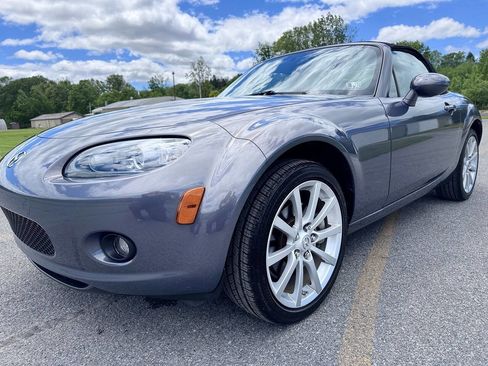 Used 2006 MAZDA MX-5 Miata Grand Touring RWD image 3