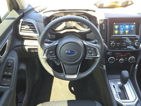 Used 2024 Subaru Forester Premium AWD/4WD image 2