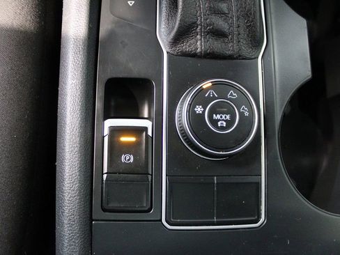 Used 2018 Volkswagen Atlas Launch Edition image 25