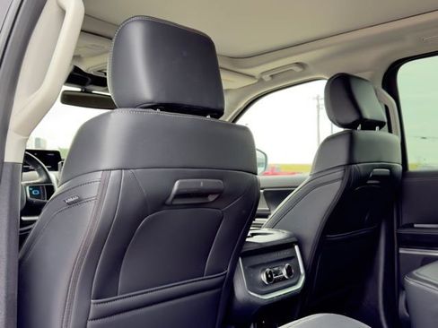 Certified 2025 Ford Expedition Platinum AWD/4WD image 19