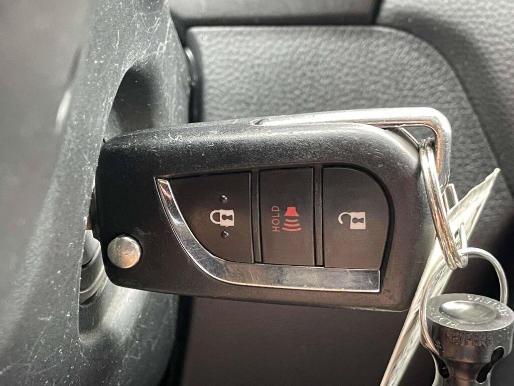 Used 2020 Toyota RAV4 LE AWD/4WD image 4