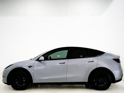 Used 2021 Tesla Model Y Long Range image 6