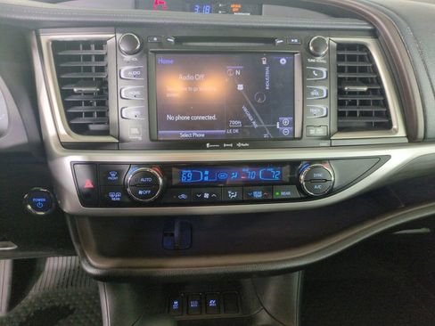 Used 2018 Toyota Highlander Limited Platinum AWD/4WD image 18
