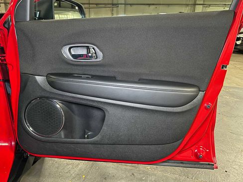 Used 2017 Honda HR-V EX image 10