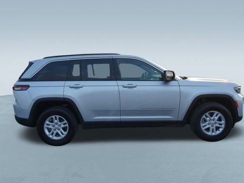 Used 2025 Jeep Grand Cherokee Laredo w/ Luxury Tech Group I image 10