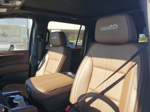 New 2026 Chevrolet Suburban High Country image 18