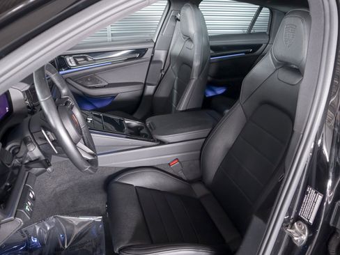 Certified 2025 Porsche Panamera RWD image 5