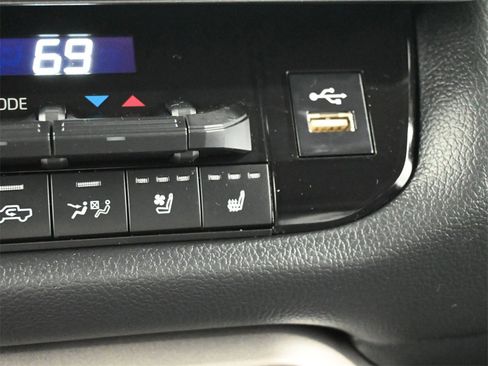 Used 2024 Toyota Tundra Limited image 15