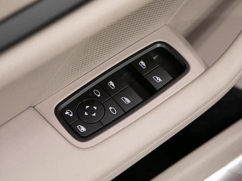 Certified 2024 Porsche Taycan image 18