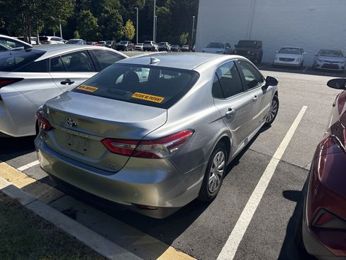 Used 2019 Toyota Camry LE w/ Audio Package FWD image 6