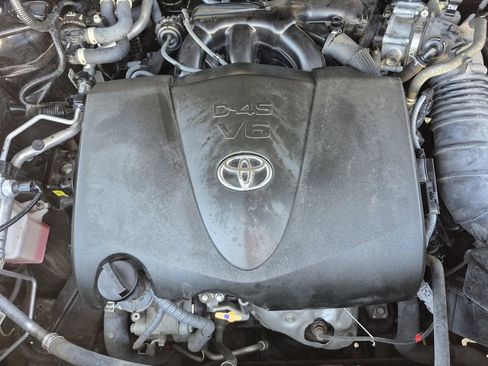Used 2022 Toyota Highlander XLE AWD/4WD image 17