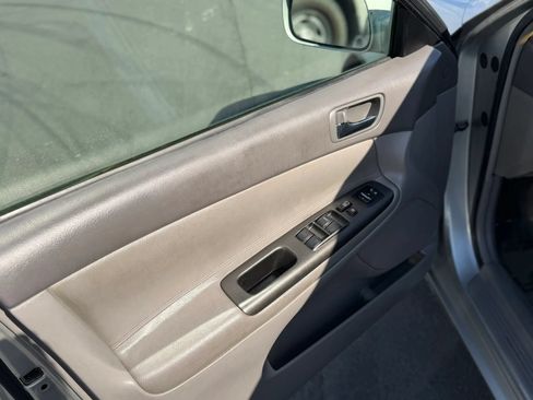 Used 2005 Toyota Camry LE FWD image 35