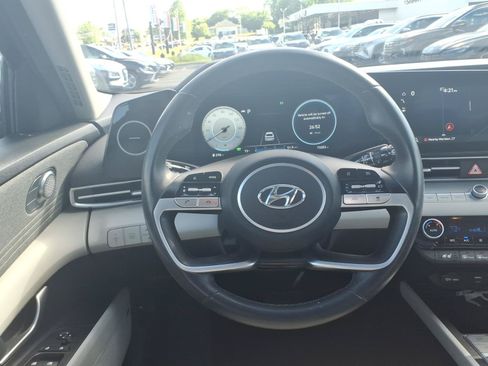 Certified 2023 Hyundai Elantra Limited FWD image 18