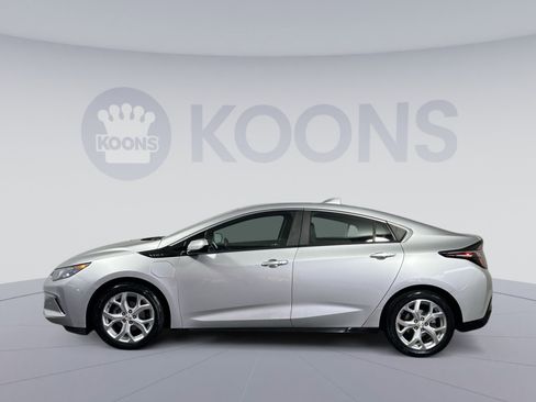 Used 2017 Chevrolet Volt Premier w/ Driver Confidence II Package image 2