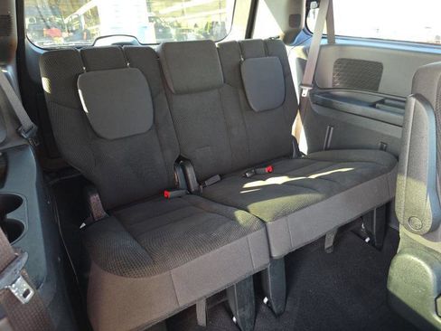Used 2017 Dodge Grand Caravan SE FWD image 14