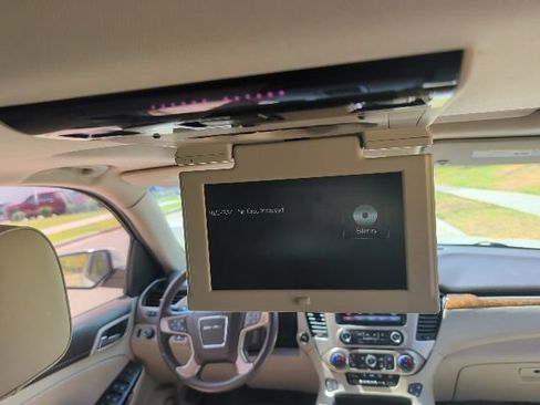 Used 2015 GMC Yukon Denali w/ Premium Package AWD/4WD image 14