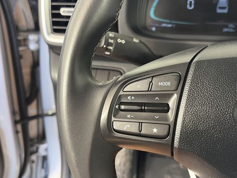 Used 2025 Hyundai Venue SEL FWD image 27