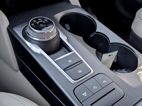 Used 2022 Ford Escape Titanium w/ Class II Trailer Tow Package image 17