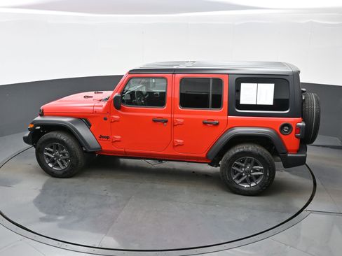 Used 2025 Jeep Wrangler Sport S AWD/4WD image 32