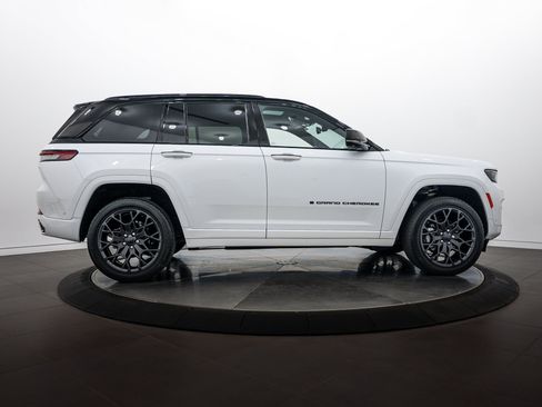 Used 2025 Jeep Grand Cherokee Summit AWD/4WD image 3