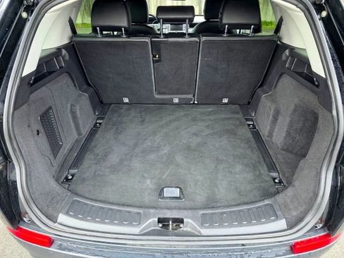 Used 2017 Land Rover Discovery Sport SE image 36