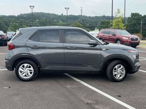 Certified 2026 Hyundai Venue SE FWD image 2